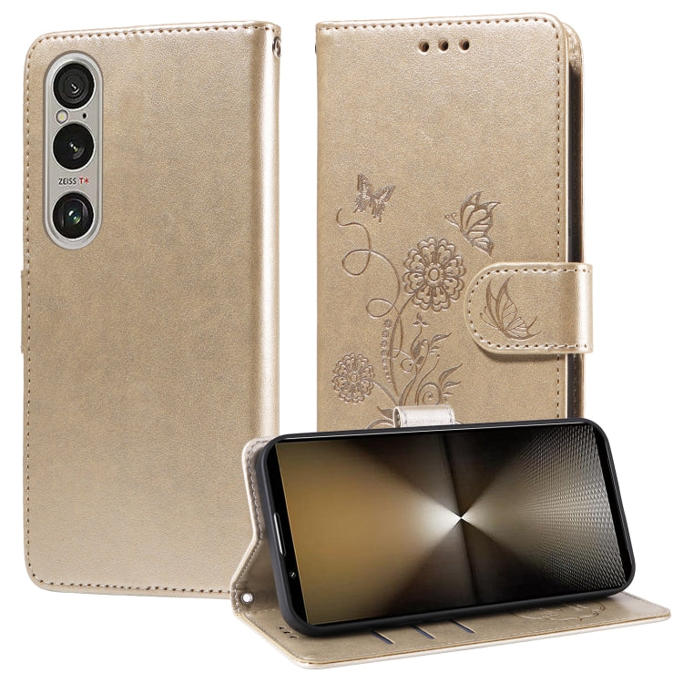 Funda de Cuero Sony Xperia 1 Vi con Diseño de Mariposas y Flores en Relieve (Dorada)