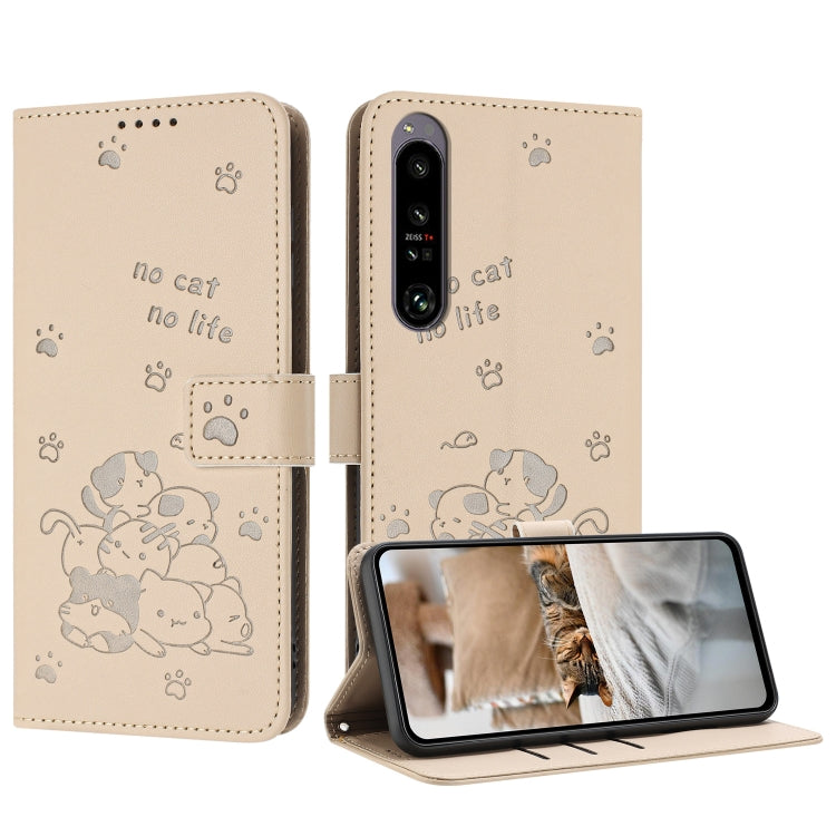 Funda de Cuero Sony Xperia 1 IV con Diseño de Gatito en Relieve y Cordón (Beige)