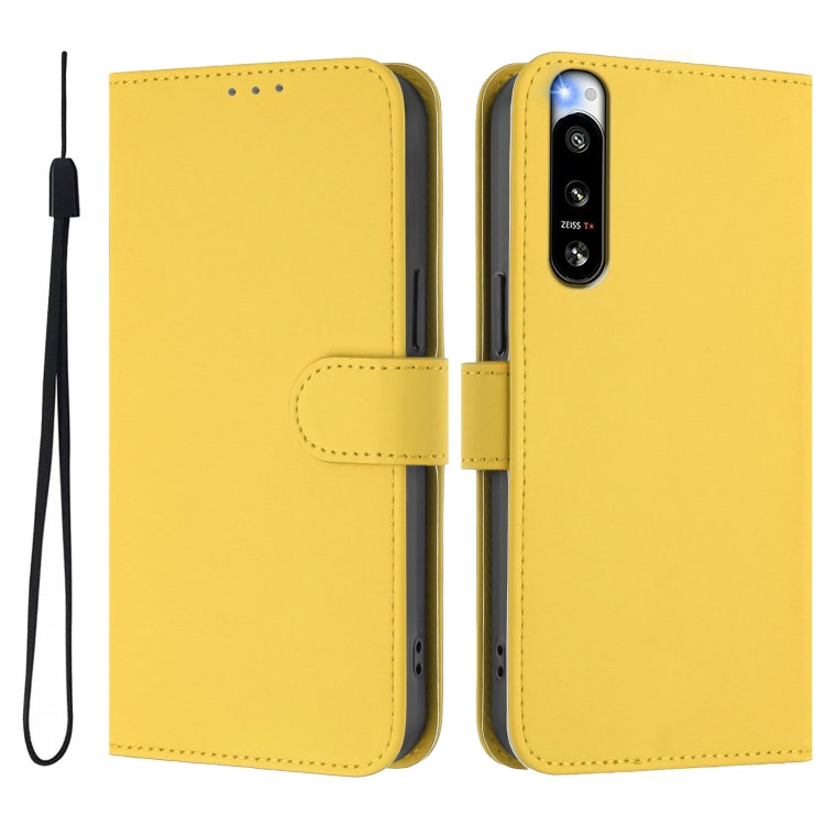Funda de Piel para Sony Xperia 5 IV con Cordón y Tacto Suave (Amarillo Limón)