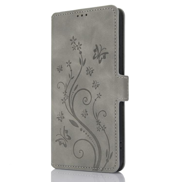 Funda de Cuero iPhone 12 Mini con Relieve Mariposa y Flor de Amor (Gris)