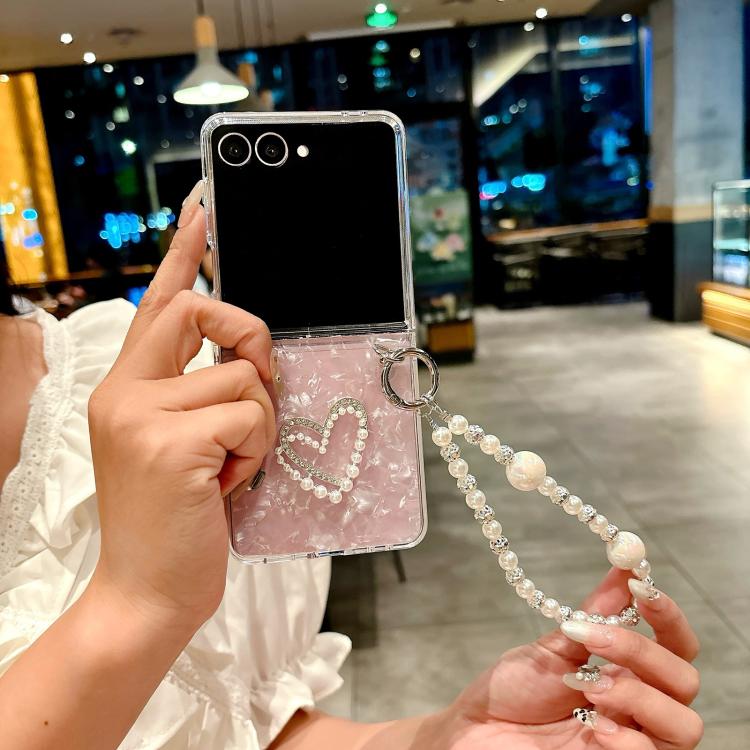 Funda para Samsung Galaxy Z Flip7 5G con textura perlada y patrón de corazón, con pulsera (rosa)