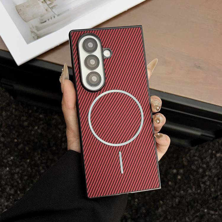 Funda MagSafe con textura de fibra de carbono para Samsung Galaxy Z Fold7 (roja)