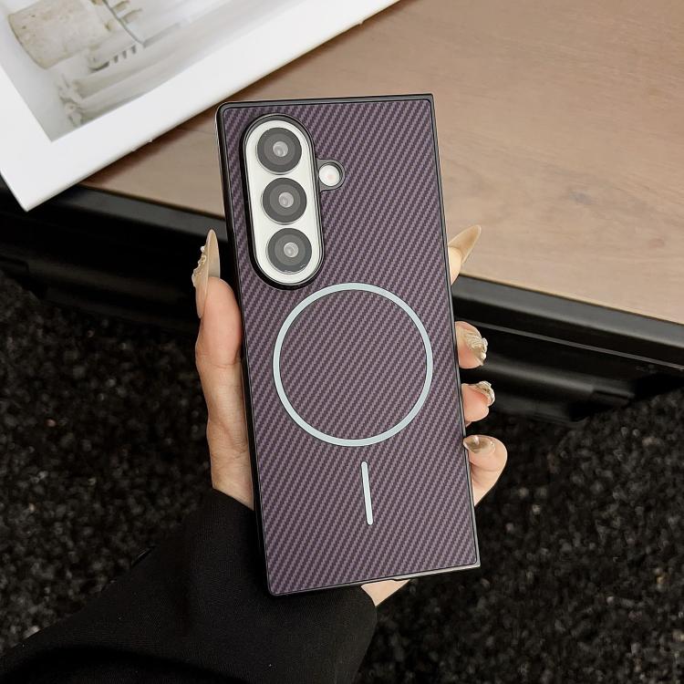 Funda MagSafe con textura de fibra de carbono para Samsung Galaxy Z Fold7 (morado)