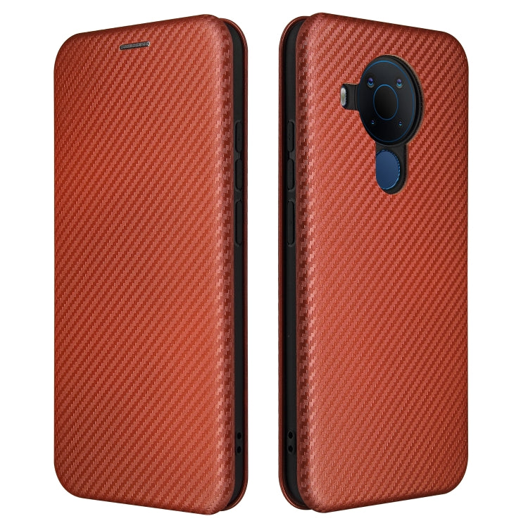 Para Nokia 5.4 Carcasa de cuero con tapa horizontal magnética con textura de fibra de carbono TPU + PC + PU con ranura para tarjeta (marrón)
