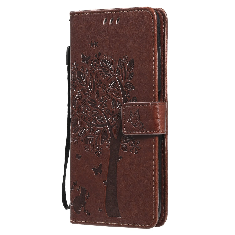 Para Nokia 6.3 Patrón de árbol y gato Impresión prensada Funda de cuero Horizontal Flip PU con soporte y tragamonedas de tarjetas y billetera y cordón (café)