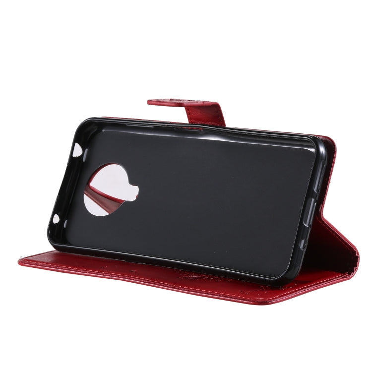 Para Nokia G10 Tree & Cat Pattern Impresión prensada Funda de cuero Horizontal Flip PU con soporte y tragamonedas de tarjetas y billetera y cordón (rojo)