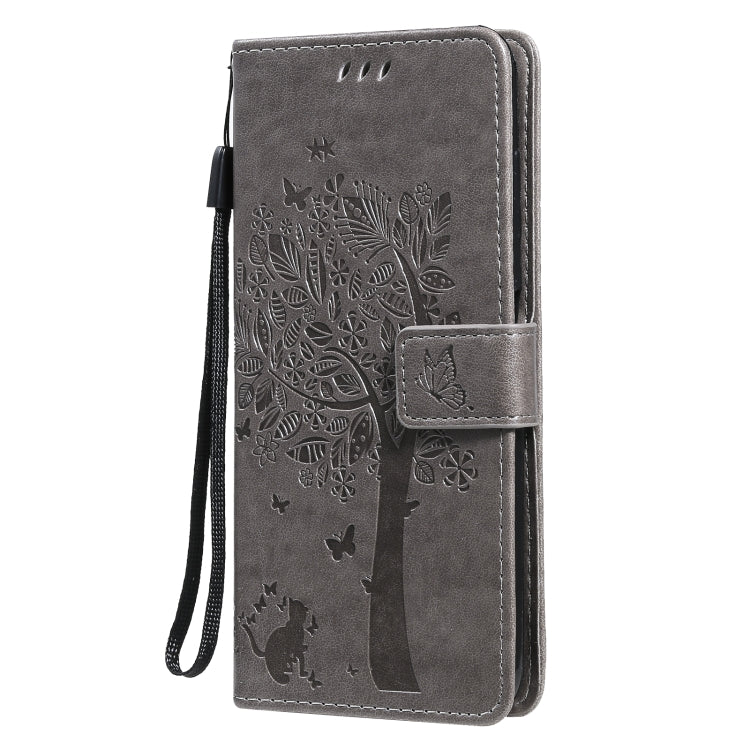 Para Nokia G10 Árbol y patrón de gato Impresión prensada Funda de cuero Horizontal Flip PU con soporte y tragamonedas y billetera y cordón (gris)