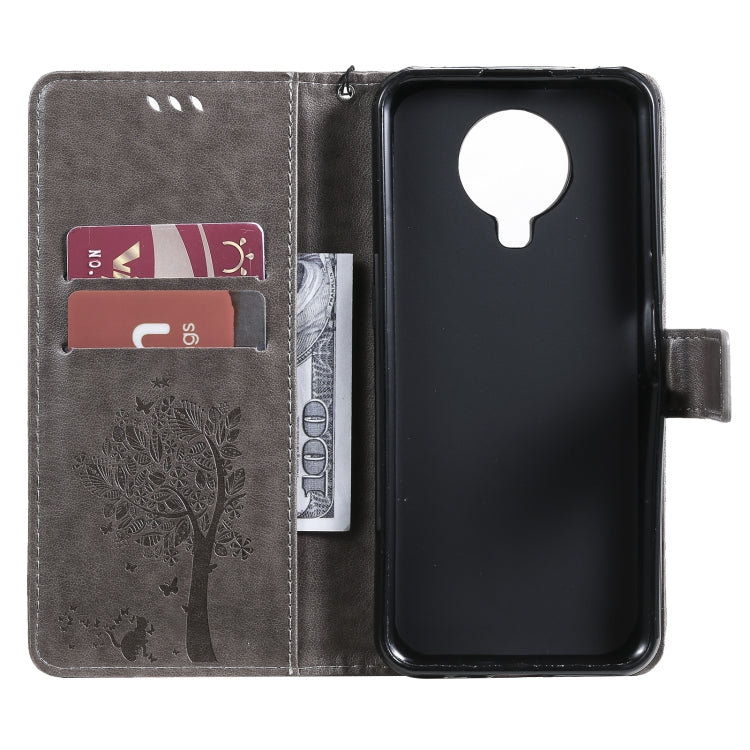 Para Nokia G10 Árbol y patrón de gato Impresión prensada Funda de cuero Horizontal Flip PU con soporte y tragamonedas y billetera y cordón (gris)