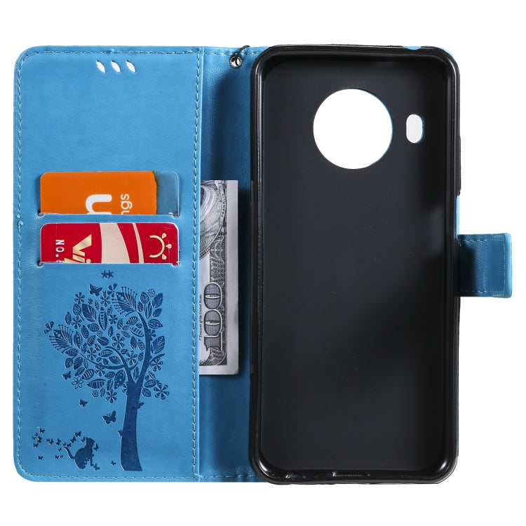 Para Nokia X10 Árbol y gato Patrón de impresión prensado Funda de cuero PU de la PU con soporte y ranuras para tarjetas y cordón (azul)