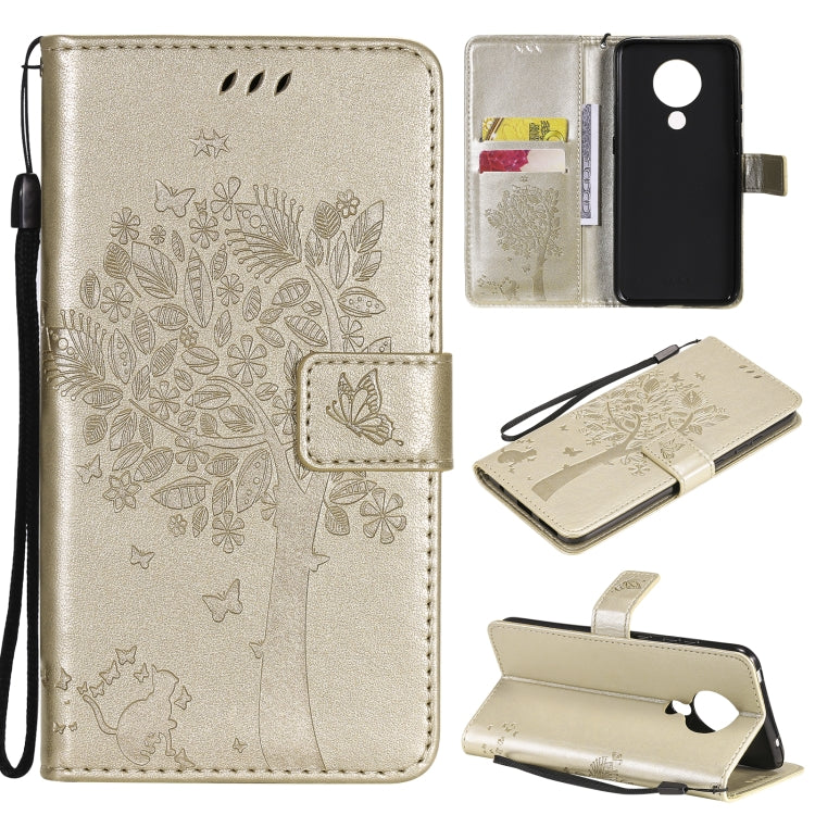 Para Nokia 5.3 Árbol y gato Patrón de impresión prensada Funda de cuero PU de la PU con soporte y ranuras para tarjetas y cordones y cordones (oro)
