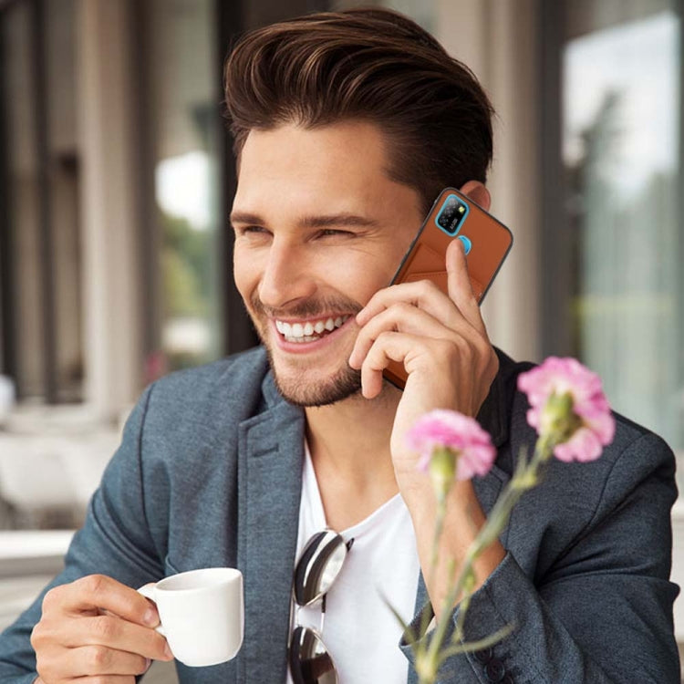 Para Infinix Smart 5 / Hot 10 Lite Skin Feel PU + TPU + PC Case de teléfono (marrón)