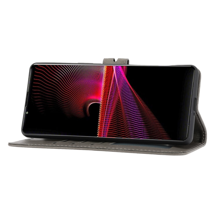 Estuche de Cuero para Sony Xperia 1 IV con Patrón de Gato Feliz Estampado (Gris)