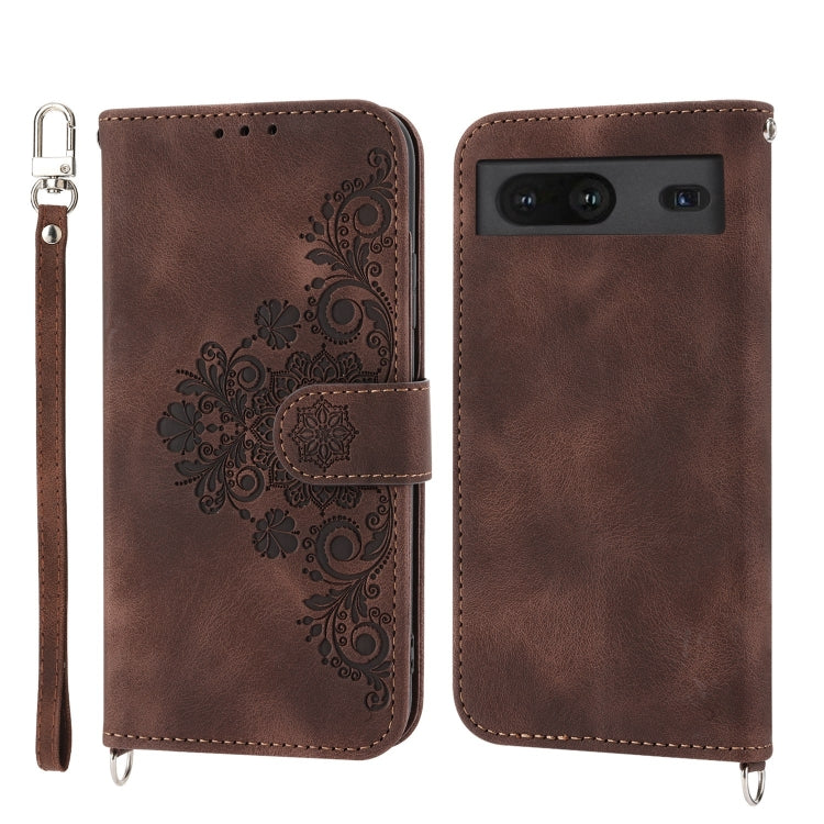 Para Google Pixel 7 5G Skin-feel Flowers Funda de cuero con billetera en relieve para teléfono (Marrón)