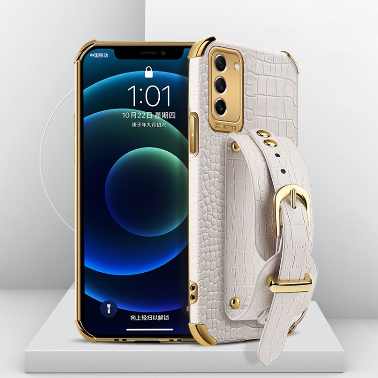 Para Samsung Galaxy S23 5G Estuche de cuero con patrón de cocodrilo de TPU galvanizado con correa para la muñeca (Blanco)