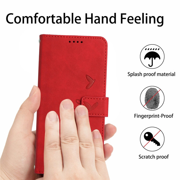 Para Samsung Galaxy A04e Skin Feel Heart Funda de cuero en relieve para teléfono (Rojo)