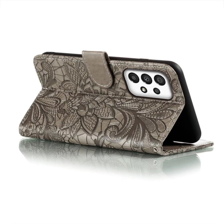 Para Samsung Galaxy A34 5G Flor de encaje en relieve Flip Funda de cuero para teléfono (Gris)