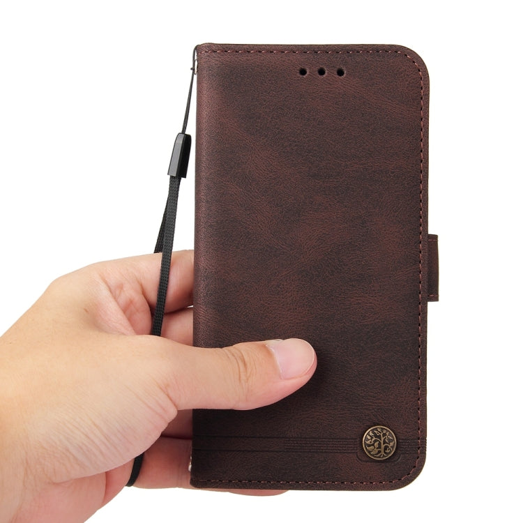 Funda de Cuero con Botones de Metal y Diseño Árbol de la Vida para Huawei Nova 13/Nova 12 (Marrón)