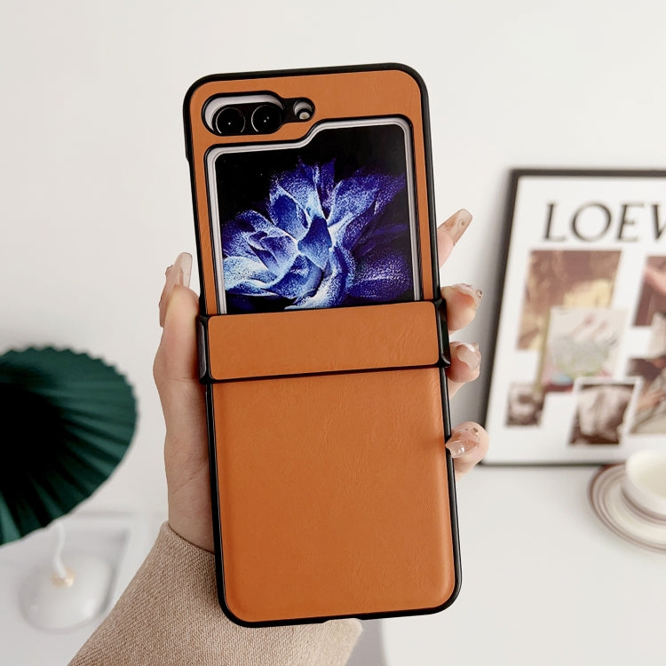Para Samsung Galaxy Z Flip5 Funda de teléfono a prueba de golpes con bisagra de color puro (naranja)