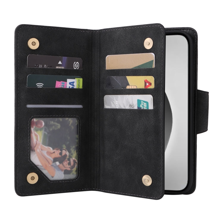 Funda de Cuero para iPhone 16 Pro con Tres Pliegues y Hebilla de Remache (Negro)