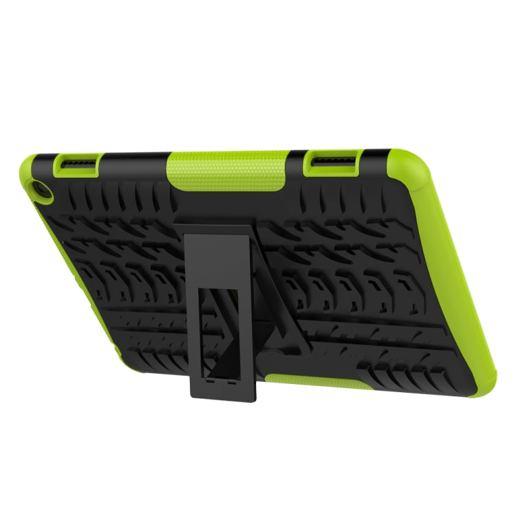 Funda Protectora para Amazon Fire HD 8 (2020) TPU + PC Antigolpes con Textura Neumáticos y Soporte (Verde)
