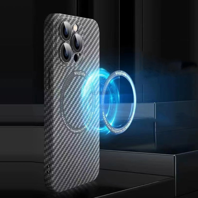 Funda para iPhone 16 Plus Fibra de Carbono con Imán Magsafe para PC y Película para Lentes (Blanco Plateado)