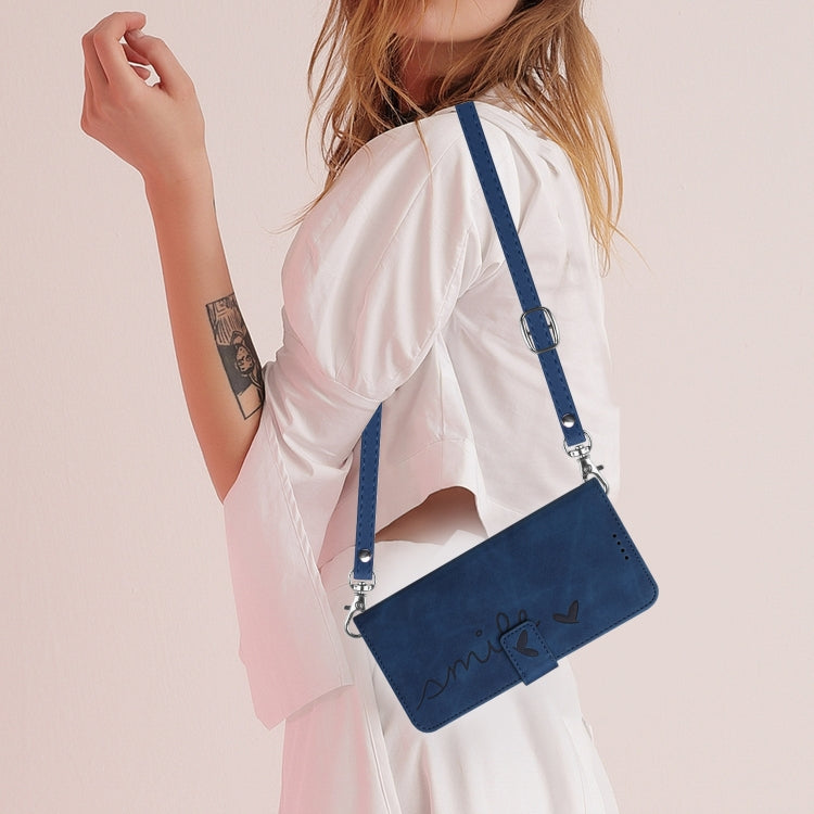 Funda de Piel con Relieve de Corazón y Cordón Largo para Teléfono Itel A80 (Azul)