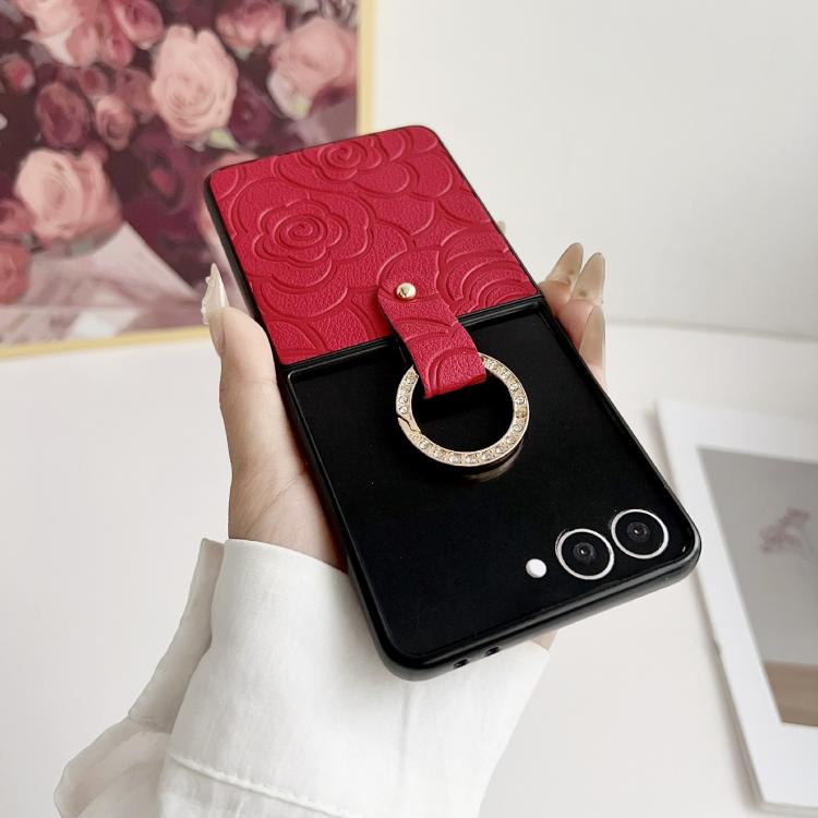 Funda protectora con estampado de camelia para Samsung Galaxy Z Flip7 5G con anillo de diamantes y cordón largo (marrón)