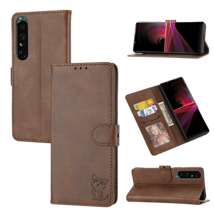 Funda de Cuero con Tapa para Sony Xperia 5 Vi Diseño Gato Feliz en Relieve (Marrón)