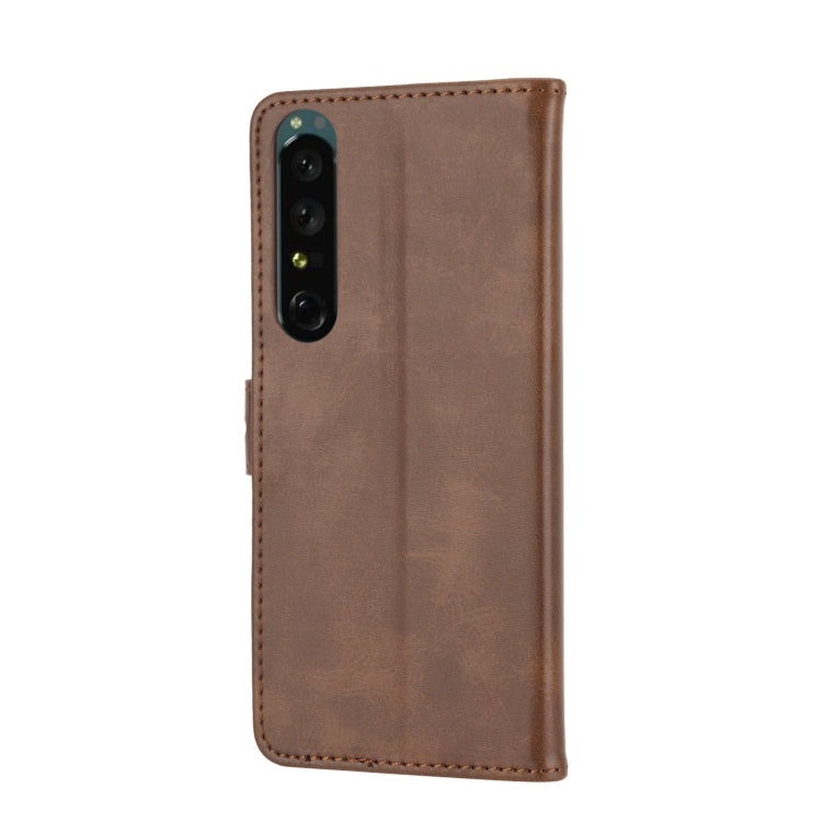 Funda de Cuero con Tapa para Sony Xperia 5 Vi Diseño Gato Feliz en Relieve (Marrón)