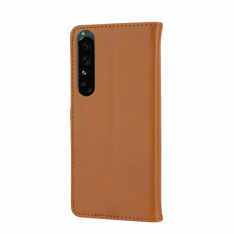 Funda de Cuero para Sony Xperia 5 Vi con Tapa y Diseño de Gato Feliz en Relieve (Amarilla)