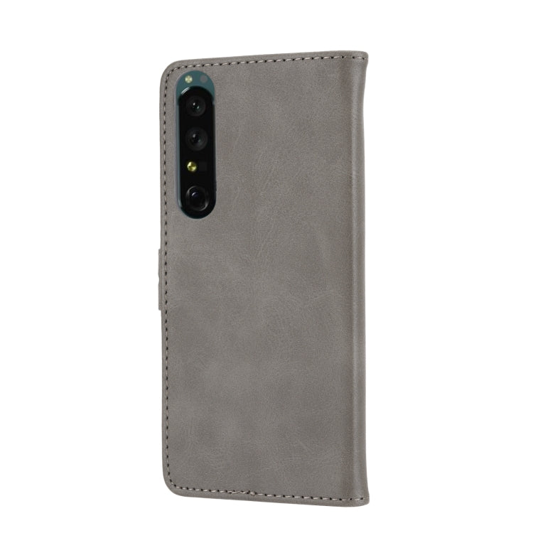 Funda de Cuero con Tapa para Sony Xperia 5 Vi Diseño de Gato En Relieve (Gris)
