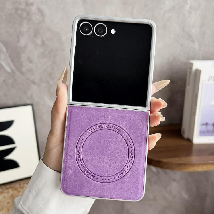 Funda para Samsung Galaxy Z Flip7 5G con textura de cuero y pintura perlada MagSafe, a prueba de golpes (morado)