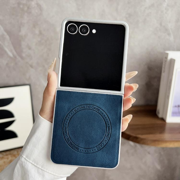 Funda para Samsung Galaxy Z Flip7 5G con textura de cuero y efecto piel, con MagSafe, pintura perlada y resistente a los golpes (azul)