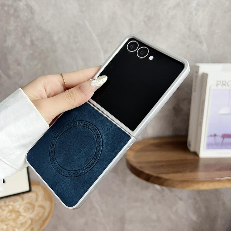 Funda para Samsung Galaxy Z Flip7 5G con textura de cuero y efecto piel, con MagSafe, pintura perlada y resistente a los golpes (azul)