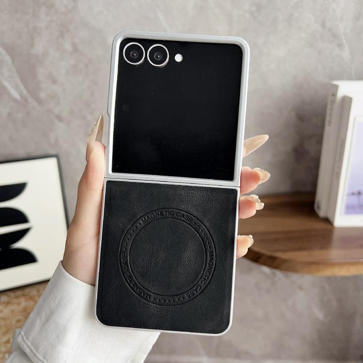 Funda para Samsung Galaxy Z Flip7 5G con textura de cuero y efecto piel, con MagSafe, pintura perlada y resistente a los golpes (negra)