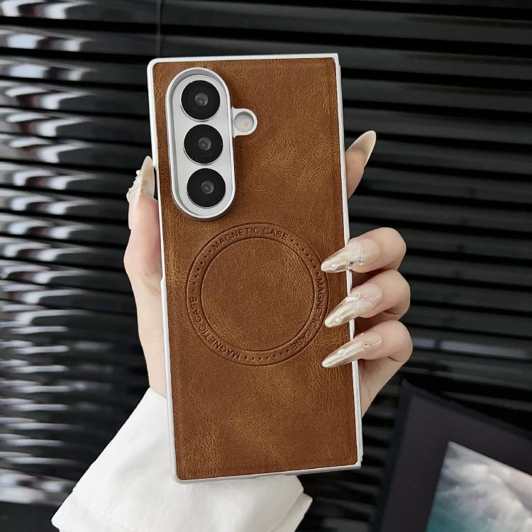 Funda para Samsung Galaxy Z Fold7 5G con textura de cuero y pintura perlada MagSafe, a prueba de golpes (marrón)