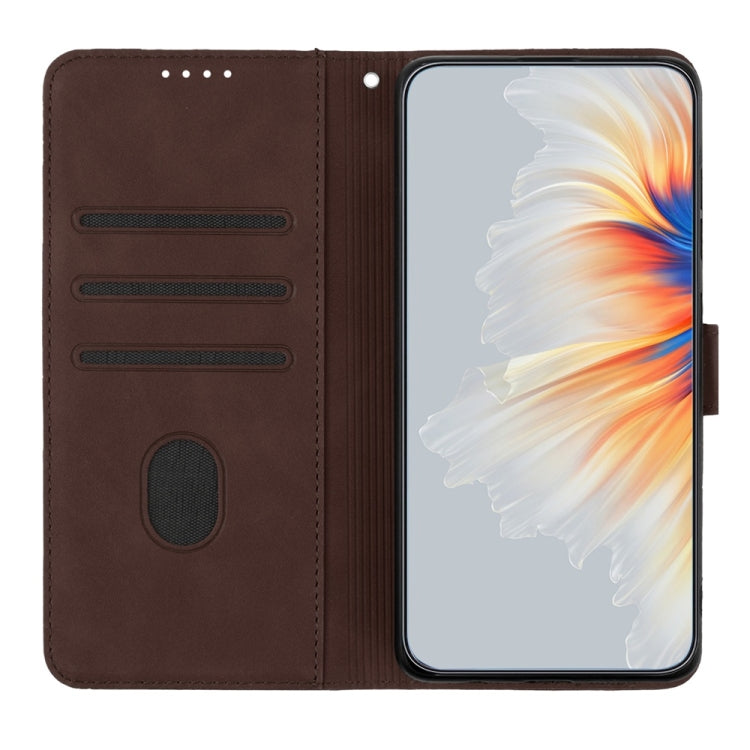 Funda de Cuero para Sharp Aquos R9 Pro con Diseño de Corazón y Tacto Sedoso (Marrón)