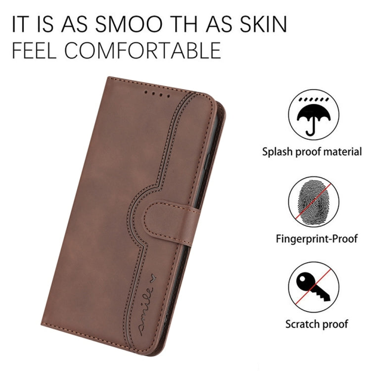 Funda de Cuero para Sharp Aquos R9 Pro con Diseño de Corazón y Tacto Sedoso (Marrón)