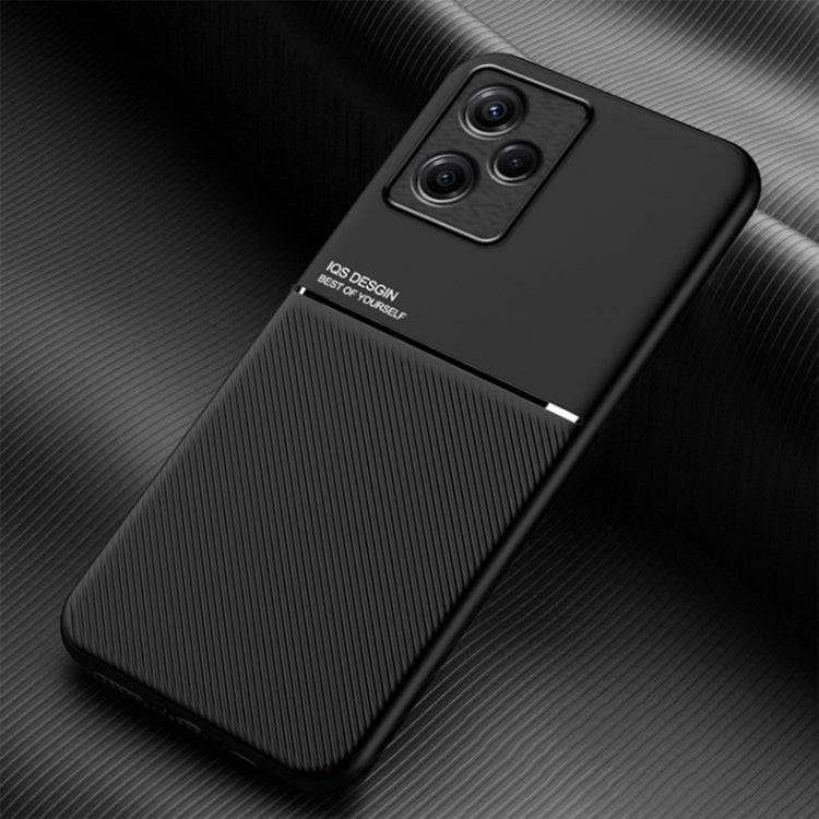 Funda híbrida TPU y Policarbonato para Infinix Hot 30I con diseño magnético y tira inclinable (Negro)