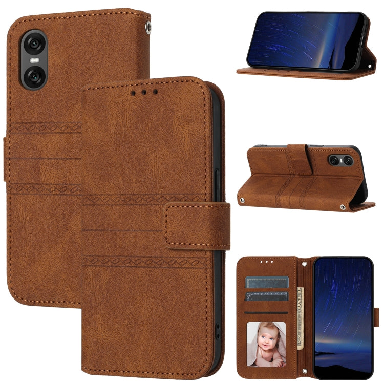 Funda de Cuero para Sony Xperia 10 Vi con Sensación de Piel y Rayas en Relieve (Marrón)