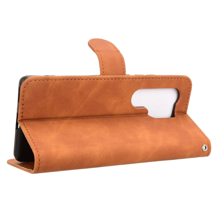 Funda de Cuero para Teléfono Itel S25 con Tapa Magnética y Tacto Ultrafino (Marrón)