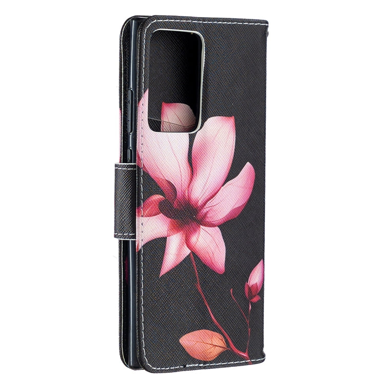 Estuche de Cuero Samsung Galaxy Note20 con Tapa Horizontal, Patrón de Dibujo Ultra Coloreado, Soporte, Ranuras para Tarjetas y Billetera (Lotus)