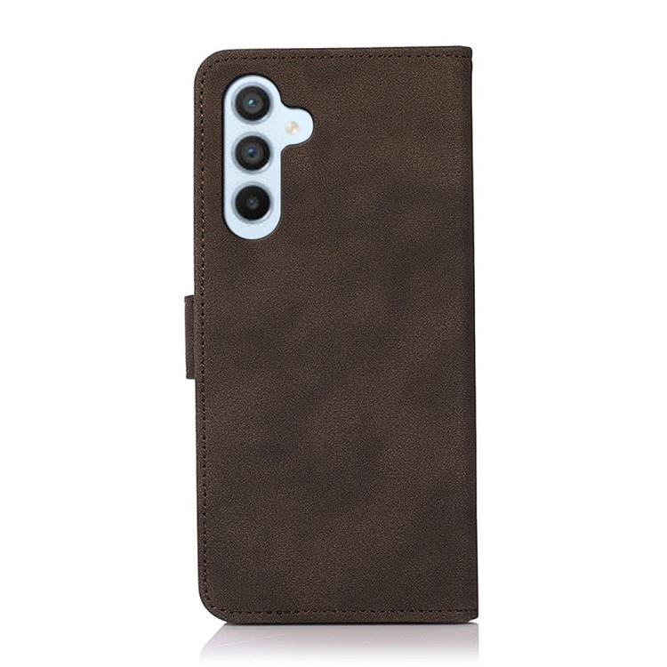 Funda de cuero con textura mate KHAZNEH para Samsung Galaxy A17 5G (marrón)