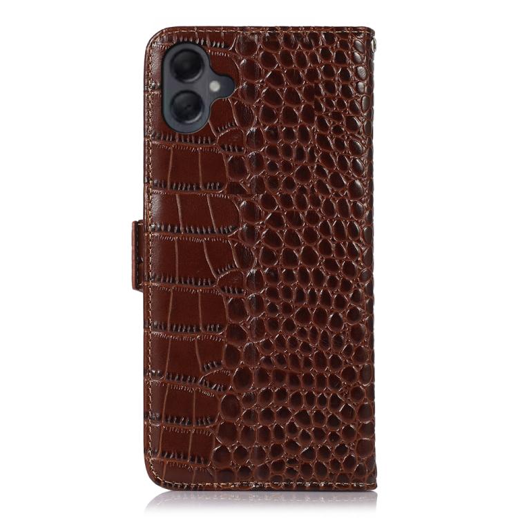 Funda de piel de vacuno con capa superior de cocodrilo para Samsung Galaxy A07 5G (marrón)