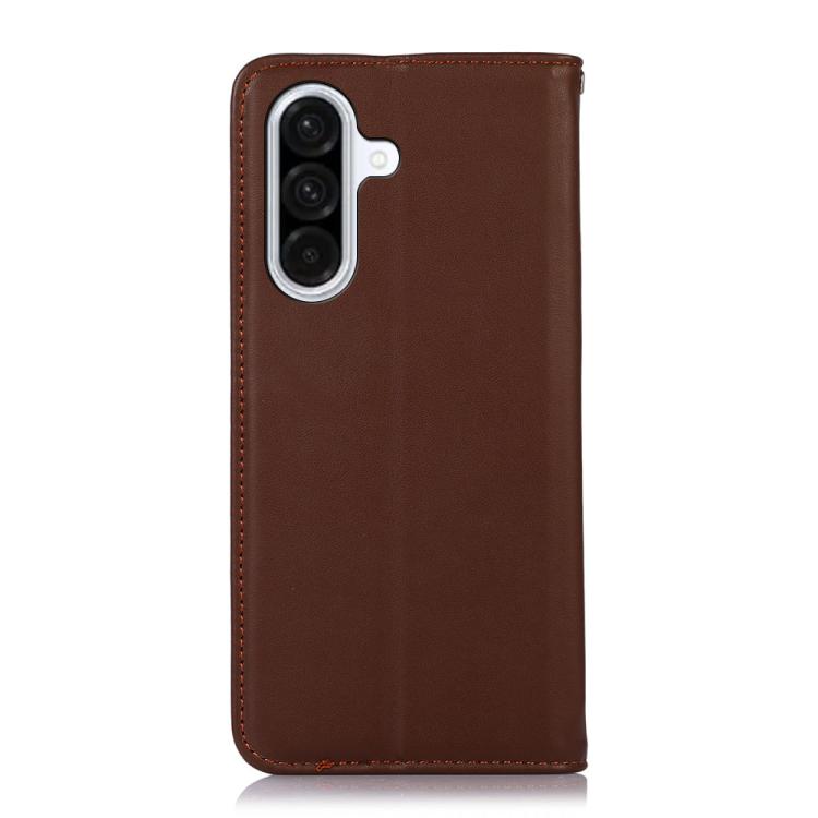 Funda de piel de vacuno KHAZNEH Nappa para Samsung Galaxy A17 5G (marrón)