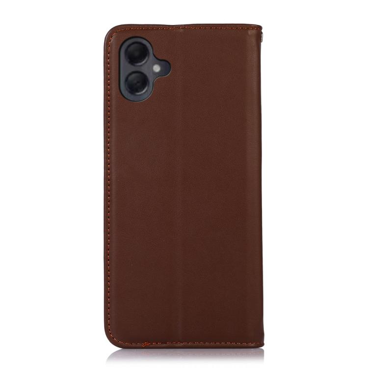 Funda de piel de vacuno KHAZNEH Nappa para Samsung Galaxy A07 5G (marrón)