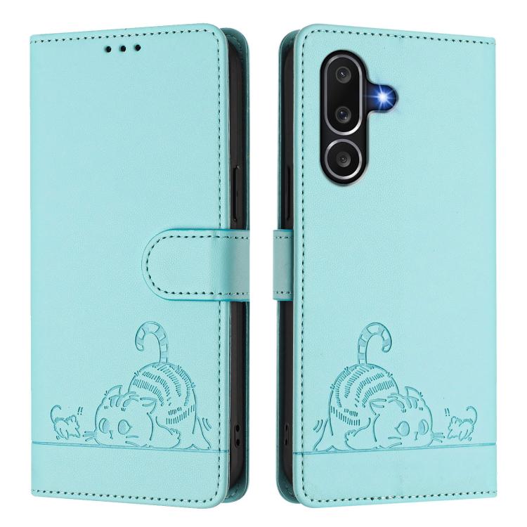 Funda de cuero RFID con relieve de gato y rata para Samsung Galaxy M56 5G con cordón (verde menta)