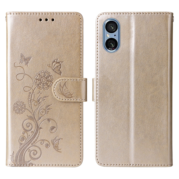 Funda de Cuero para Sony Xperia 5 V con Diseño de Mariposas y Flores en Relieve (Dorada)
