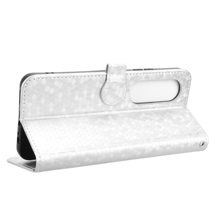 Funda de Cuero para Itel S25 con Textura de Puntos en Forma de Panal (Plateada)