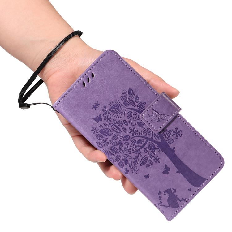 Funda de cuero con tapa y diseño de árbol y gato en relieve para Samsung Galaxy S25 FE 5G (morado claro)